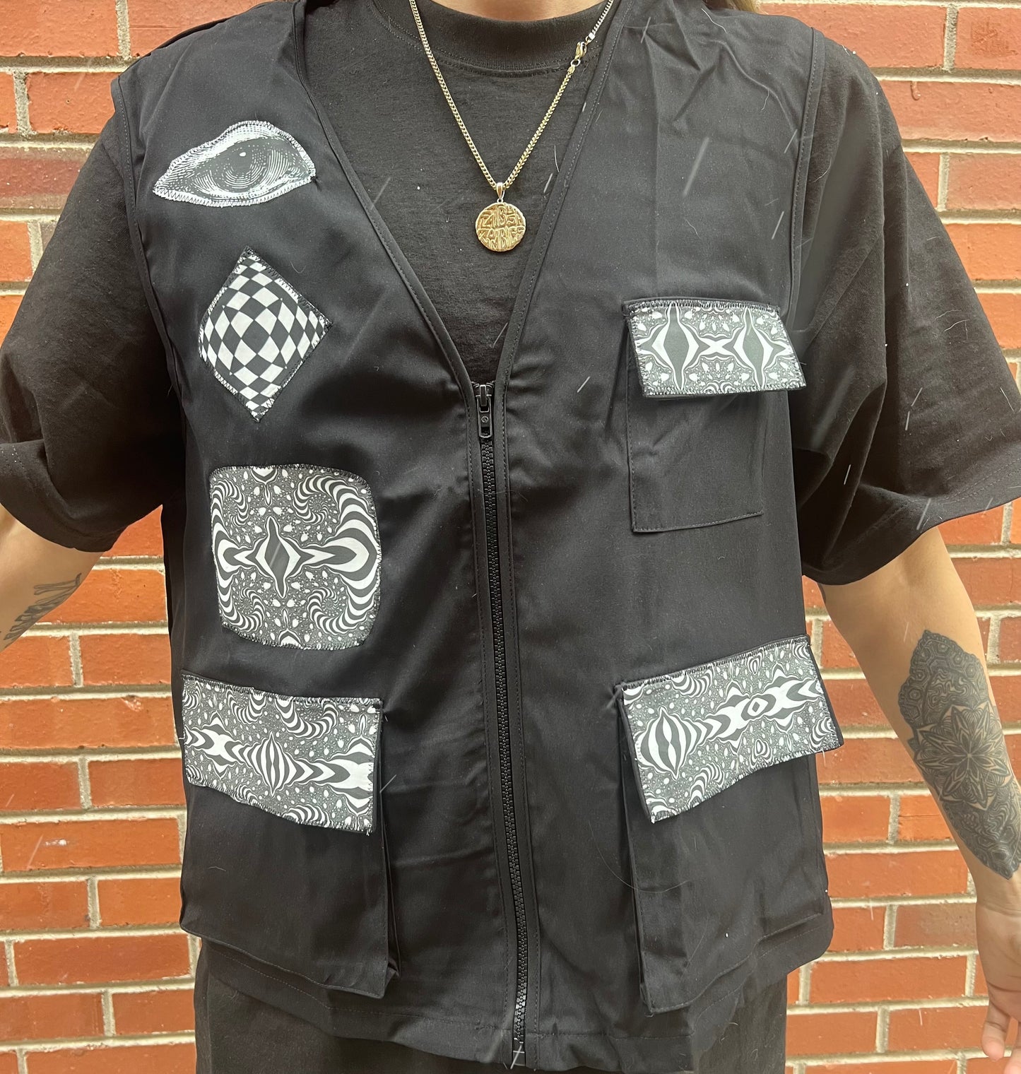 B&W Vest 015