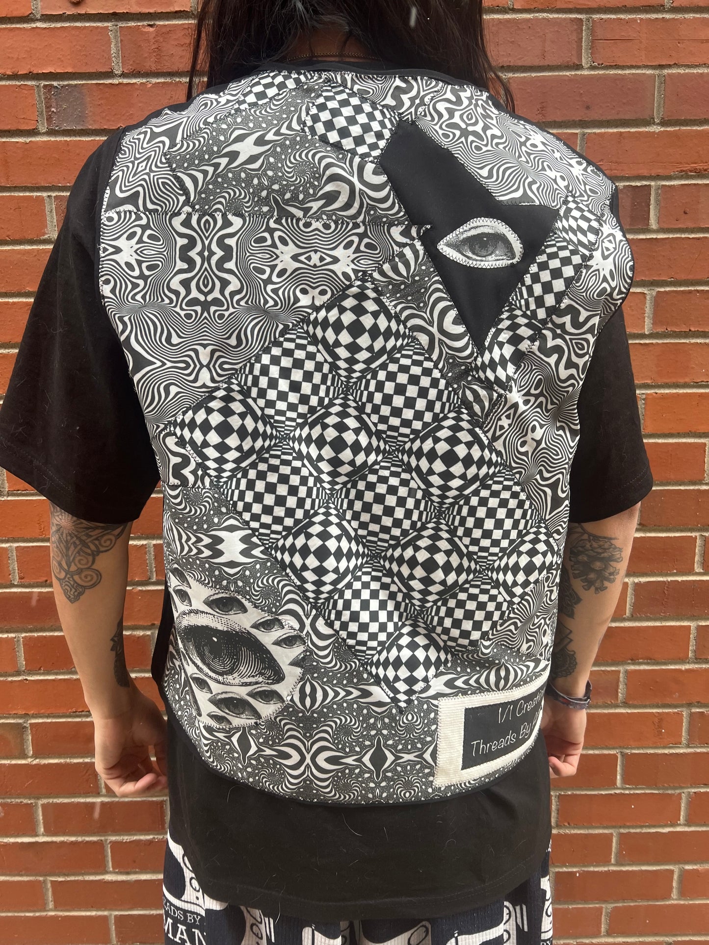 B&W Vest 015